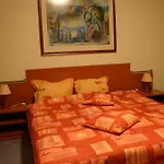 Motel Paradise 3*